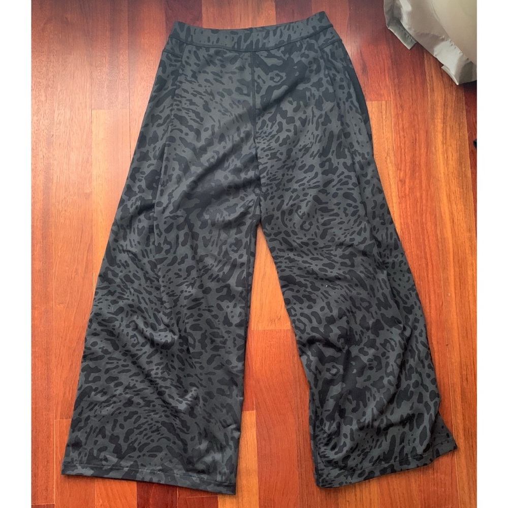 Lululemon Wide leg pants